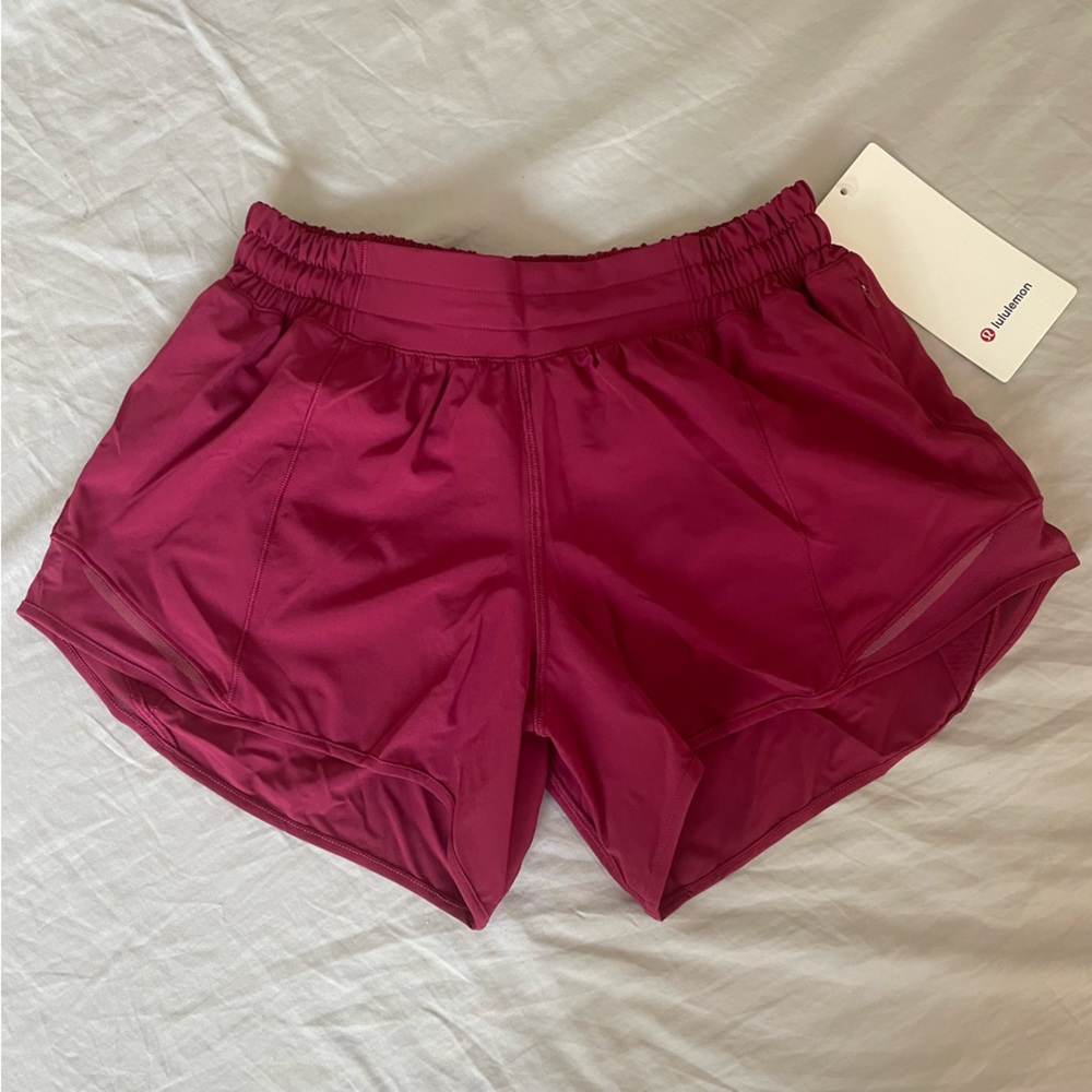 NWT Lululemon Hotty Hot Low Rise Lined 4” Shorts in Pomegranate Size 6